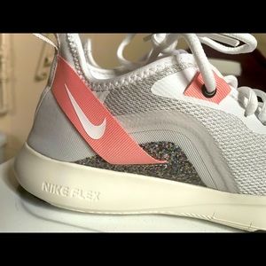 Nike Flex Size 9.5 like new! 💕✨